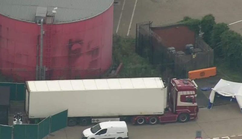 الشرطة البريطانية: العثور على 39 جثة داخل شاحنة!!