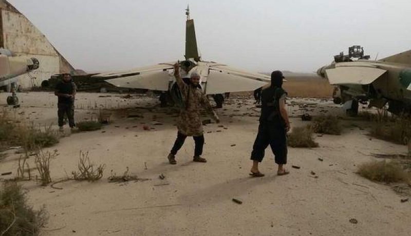مقاتلو المعارضة يسيطرون على قاعدة جوية في شمال غرب سوريا