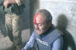 بالفيديو… مراسل الجزيرة يتعرض لهجوم على المباشر