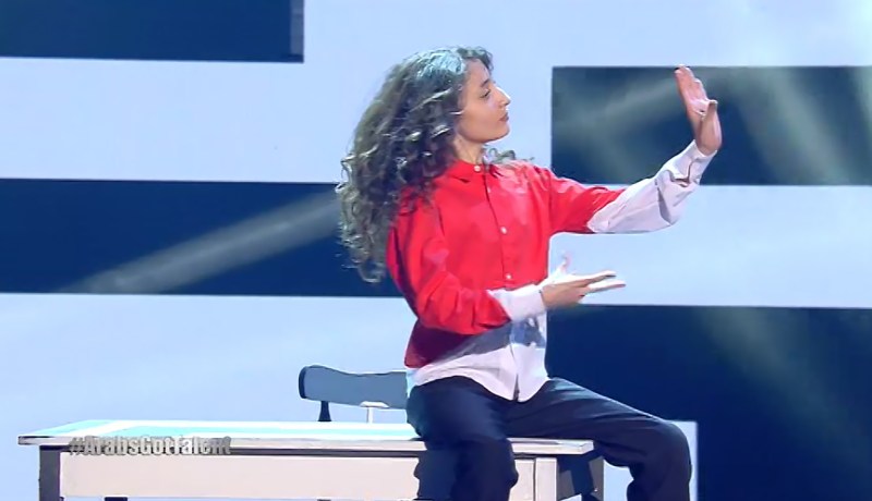 لجنة أراب غوت تالنت تتسبّب في بكاء طفلة على المسرح في سهرة الختام