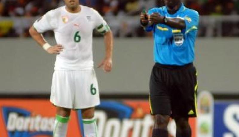 منصوري يؤكد بقاءه في لوريون الفرنسي 