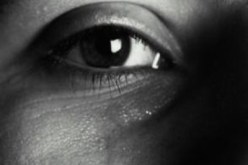 ابني الذي سافر لينال الشهادة.. خيب أملنا بزواجه من أجنبية كافرة