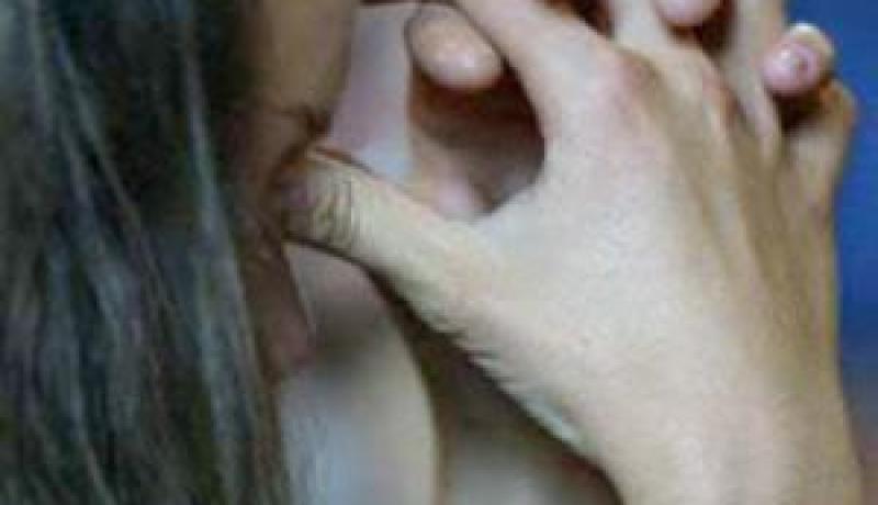زميلتي المتزوجة أفسدت فرحتي بعلاقتها المشبوهة مع خطيبي