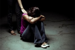 والدي‮ ‬لا‮ ‬ينفق علي‮.. ‬يمنعني‮ ‬من العمل ويحرمني‮ ‬من الزواج