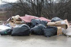 بالفيديو.. رفضت دفع أجر عمال النظافة  فماذا فعلوا