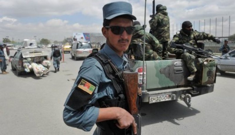 عنصر من حرس الحدود الافغاني يقتل اربعة من رفاقه في افغانستان