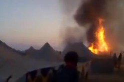 رجال قبليون يحرقون ديوانية مرشح يتهمونه بالإساءة لقبيلتهم في الكويت