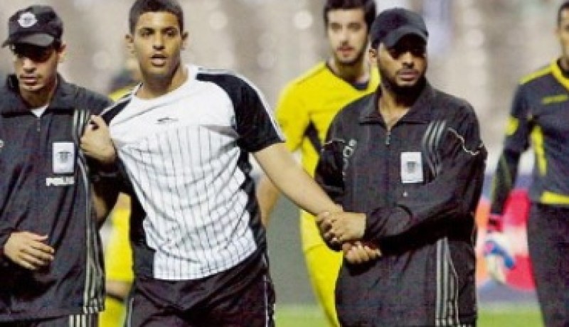 مشجع سعودي يسجل هدفا للأهلي في الدقائق الأخيرة