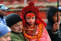 آلاف النيباليين‮ ‬يعبدون طفلة في‮ ‬الثالثة