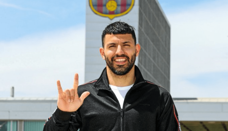 رسميا.. برشلونة يُعلن ضم أغويرو