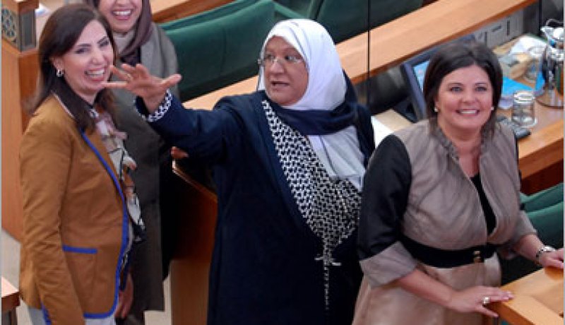 أنصار الفتوى اعتبروا عضوية النائبات غير المحجبات بالبرلمان باطلة