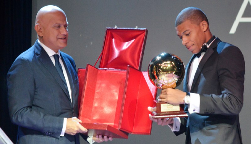 “عوار” ينافس “مبابي” على جائزة “الفتى الذهبي”