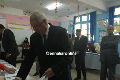 بالصور.. عبد القادر بن صالح يؤدي واجبه الإنتخابي بمدرسة أحمد عروة