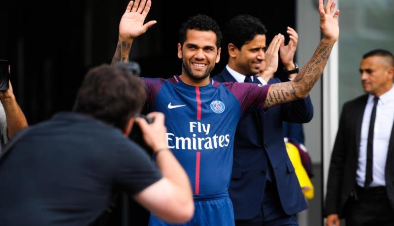 “ألفيش” يدخل تاريخ كرة القدم !!