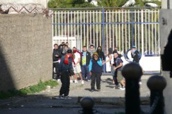 شبـــاب مخـــدوع فـــي‮ ‬لعبـــة الكبـــار‬