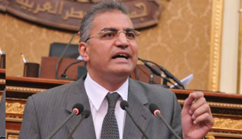 عصام سلطان يطالب بحذف شفيق من كشوف الناخبين لخرقه فترة الصمت