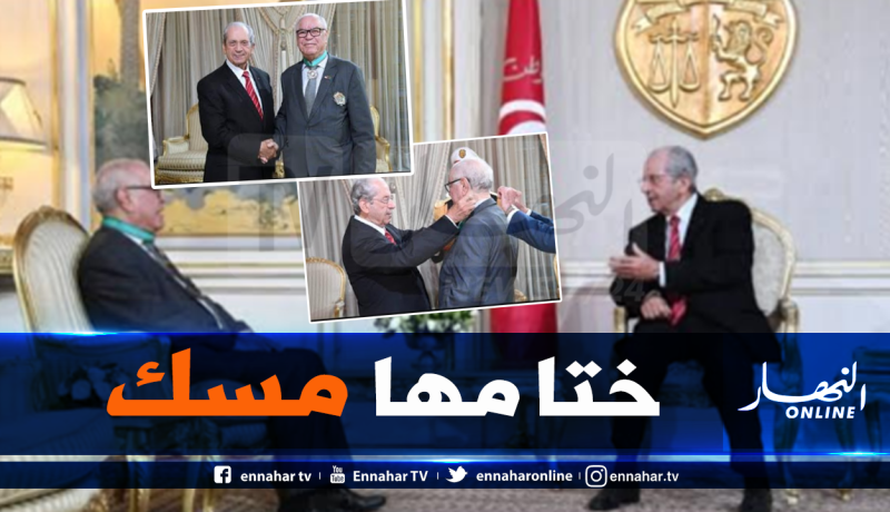 بالصور .. الرئيس التونسي يقلّد عبد  القادر حجار وسام الجمهورية عقب انتهاء مهامه