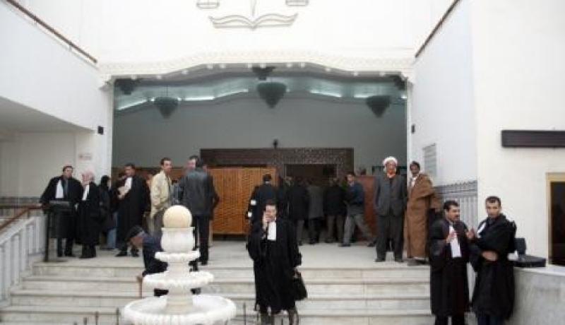 مروض كلاب يسطو على بيت إطار بالدولة ويسرق منه  240 مليون سنتيم