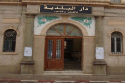 عمال بلدية عين طارق يطالبون بدفع أجورهم المتأخرة في غليزان