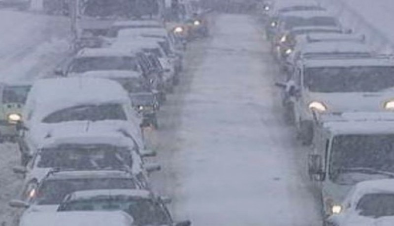 تساقط كثيف للثلوج يتسبب في غلق بعض الطرقات بالبليدة