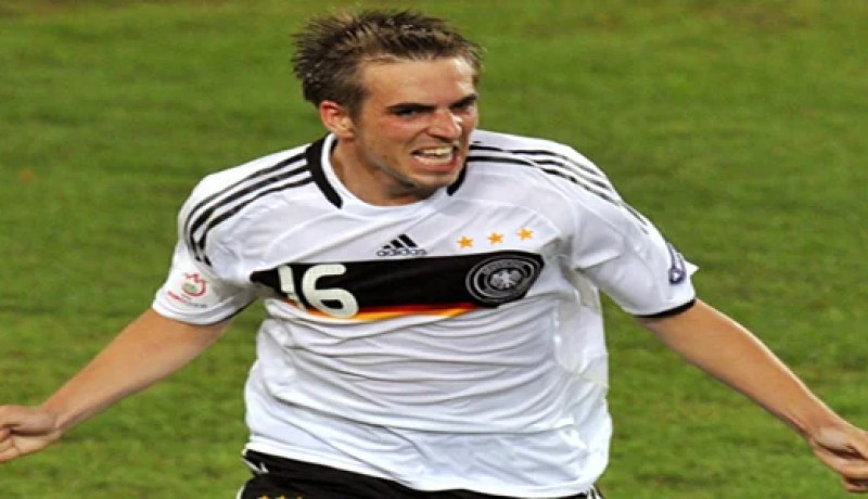 إصابة لام تبعده عن مواجهة فرنسا الودية