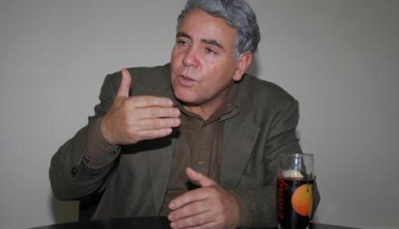 العايب يستهزئ بالشرطة