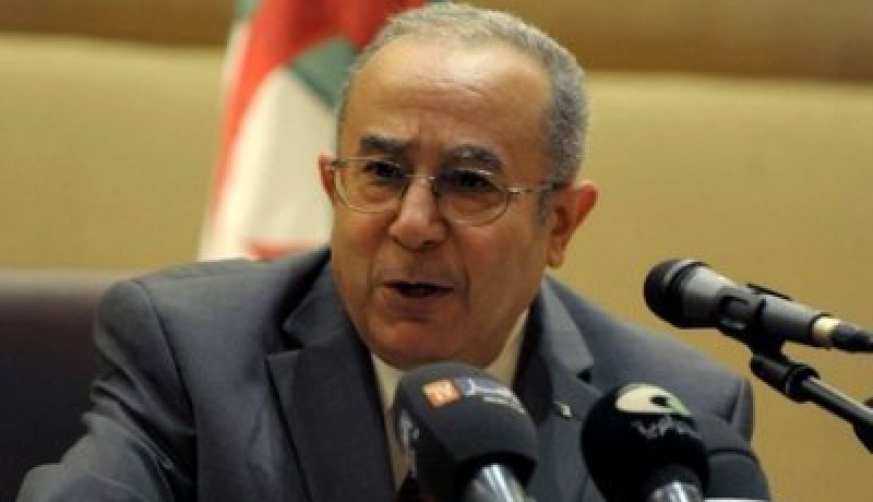 لعمامرة يؤكد أن الجزائر تفضل دائما الحل السلمي عند وقوع خلافات مع المغرب