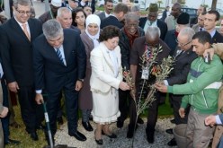 لعمامرة يغرس “شجرة تصفية الاستعمار في افريقيا” بمقر وزارة الشؤون الخارجية