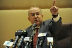 لعمامرة.. تصرفك غير لا ئق يا مانويـل فالس