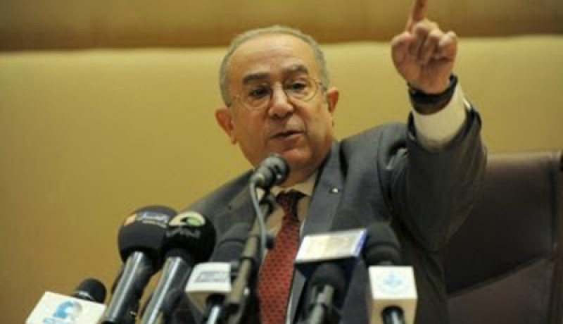 لعمامرة.. تصرفك غير لا ئق يا مانويـل فالس