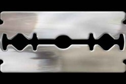 معركة ‬بالعصي‮ ‬بسبب شفرات حلاقة‮ ‬غير معقّمة