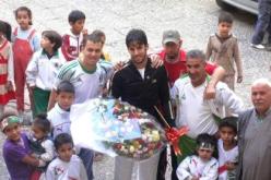 محمد الأمين زماموش يحظى باستقبال الأبطال في حي الكونفور بالمدنية