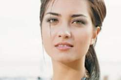 الجمهور العربي يشن حملة شرسة ضد “لميس” لأنها يهودية