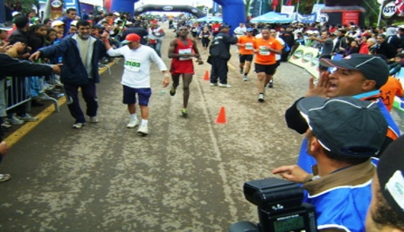 ماراطون مراكش الدولي: فوز الكيني ستيفان طوم والمغربية سمية لعباني بلقب النسخة