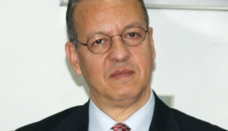قائد القوات الجوية اليمنية ينفذ قرار إقالته
