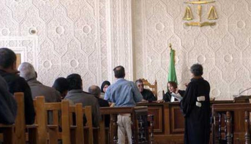 عون ببلدية عين البنيان وفتاة يقودان شبكة احتيال للنصب على شركة لبيع المواد الكهرومنزلية والمكتبية