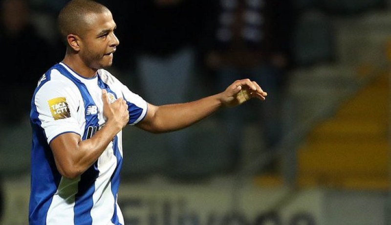 “بورتو” يُريح “براهيمي” ويودّع رابطة الأبطال !