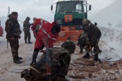 إعادة فتح الطرق الوطنية والولائية التي عزلتها الثلوج في جيجل