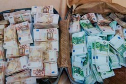 توقيف أجنبي حاول تهريب أزيد من 48 ألف أورو و26 ألف دولار  