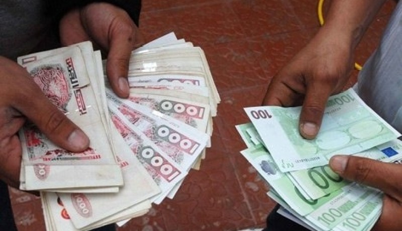 أويحيى : 2700 مليار دينار متواجدة بالسوق الموازية
