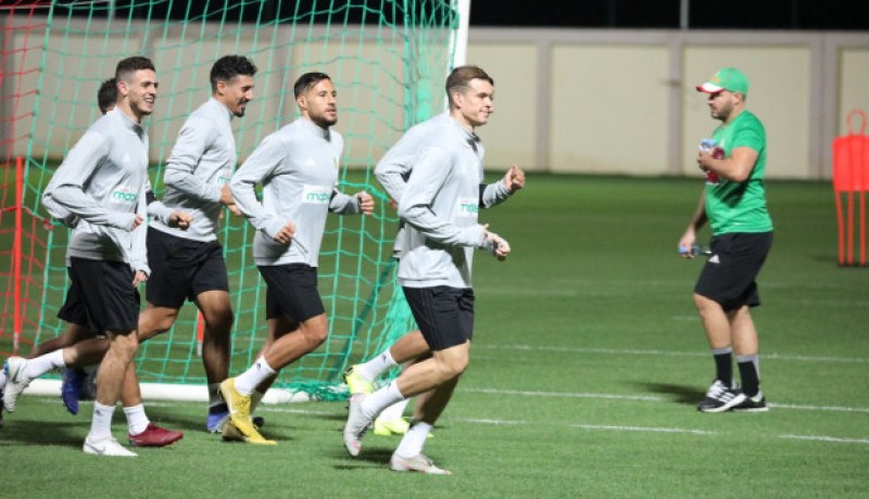 زطشي حاضر في التدريبات لتحفيز زملاء محرز