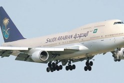 تطاير أجزاء من طائرة سعودية يحدث ثقبا بـ10سنتيمتر في طائرة للجوية بمطار هواري بومدين