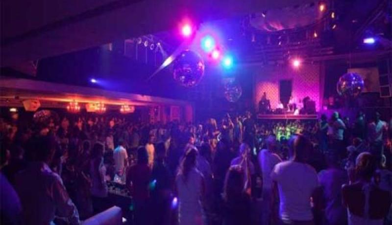 توقيف مغني الملاهي “سيمو” بحوزته 320 قرص مهلوس بالحمامات التونسية