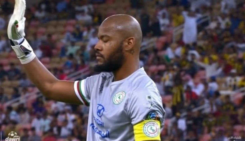 مبولحي يواصل التألق بتصديات رائعة أمام أحد