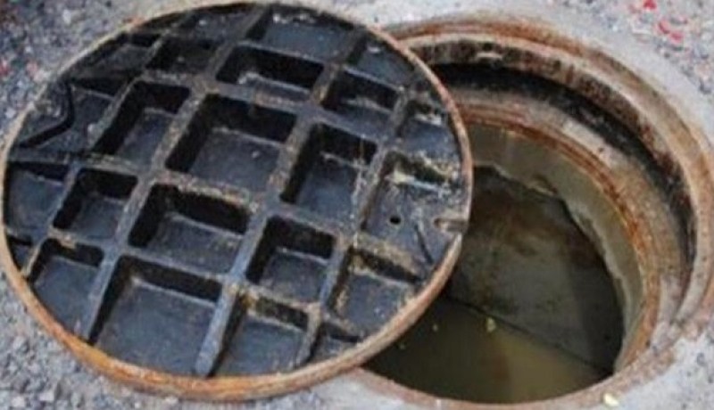 مصرع 3 أشخاص اختناقا داخل بالوعة للصرف الصحي في إليزي