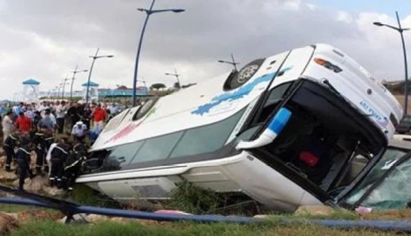 21جريحا في انقلاب حافلة لنقل المسافرين بتيزي وزو