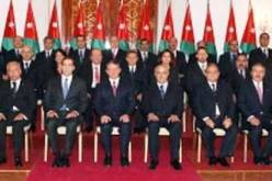 رئيس الوزراء الأردني يجري أول تعديل على حكومته يشمل ستة وزراء
