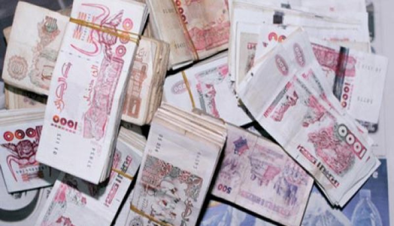 أمن العاصمة يحقق في تهريب 200 مليار إلى دول الخليج