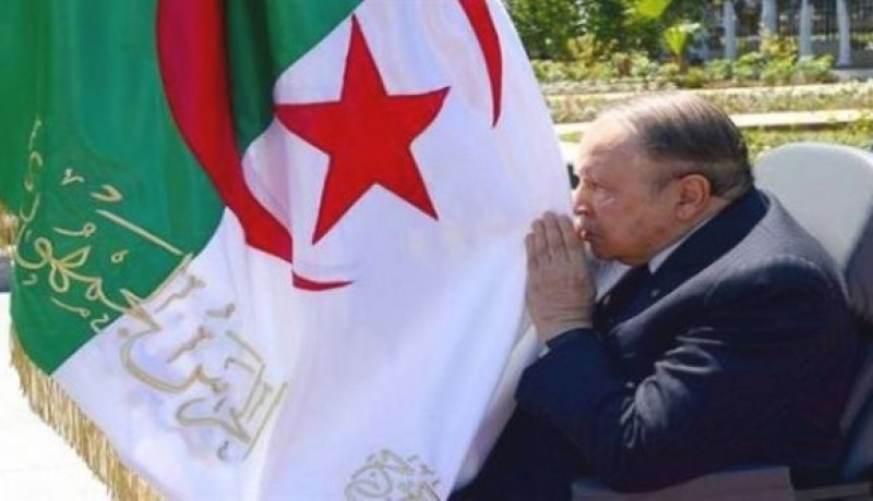 عبد العزيز بوتفليقة يترحم على أرواح شهداء حرب التحرير بمقبرة العالية