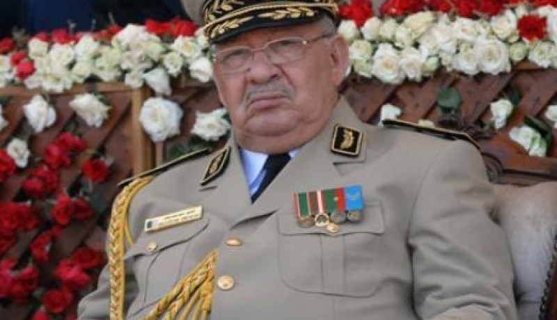 القايد صالح في زيارة تفقدية بناحية العسكرية السادسة